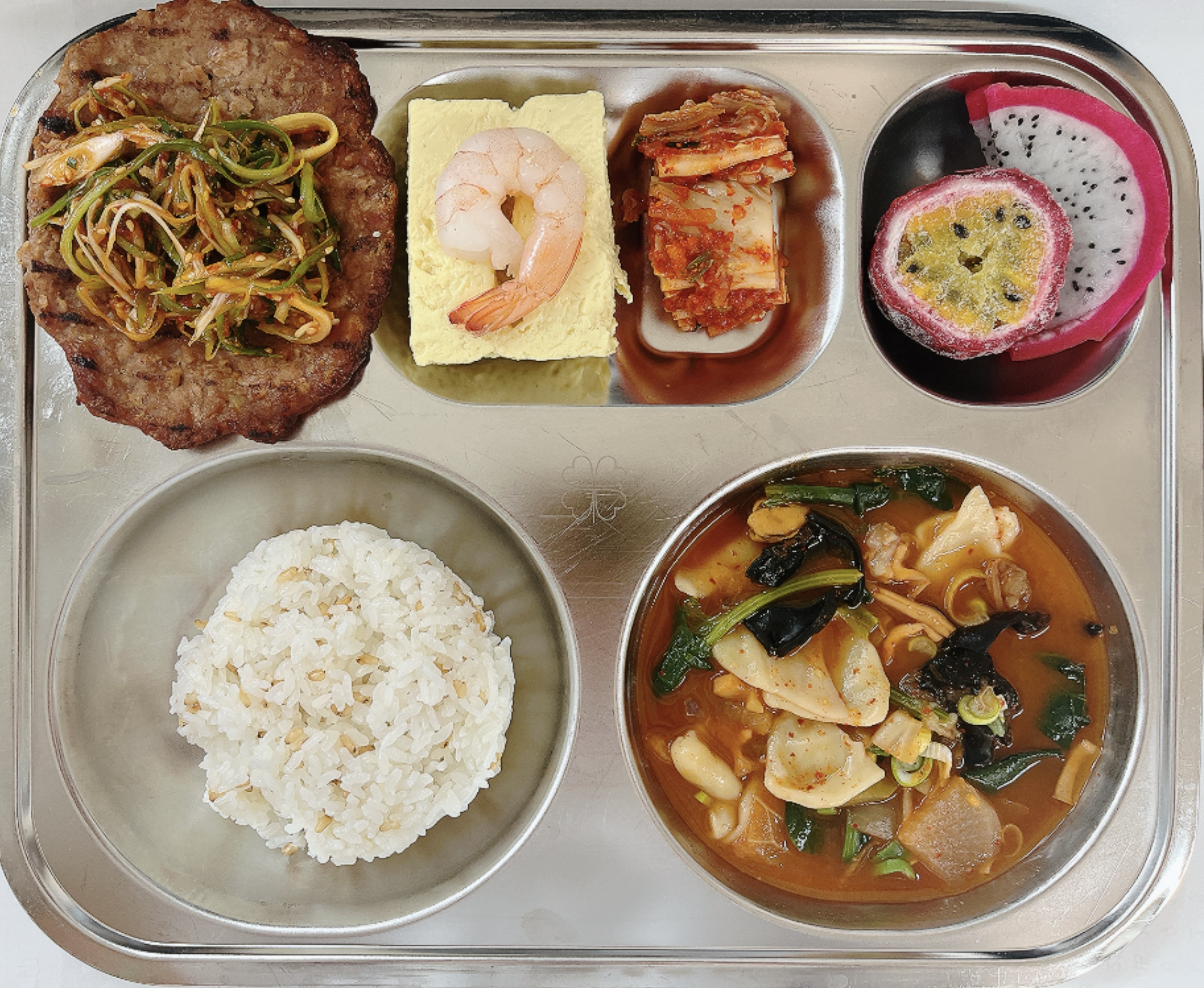 누룽현미밥
수제비짬봉국(5.6.9.13.17.18)
바싹불고기+파채(2.5.6.13.16)
일식계란찜(1.3.5.6.7.9.13.18)배추김치(9)
열대과일